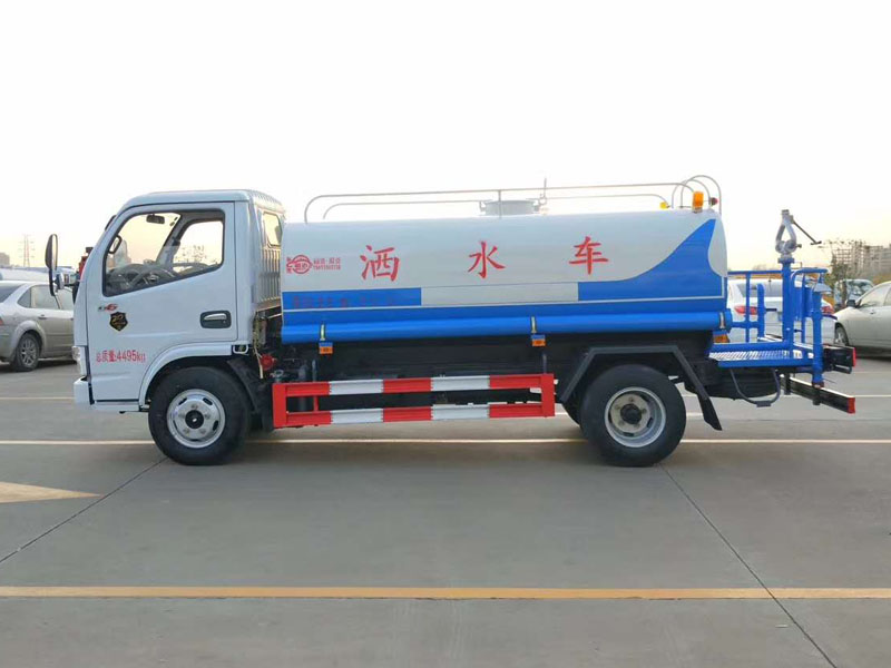 5方东风洒水车