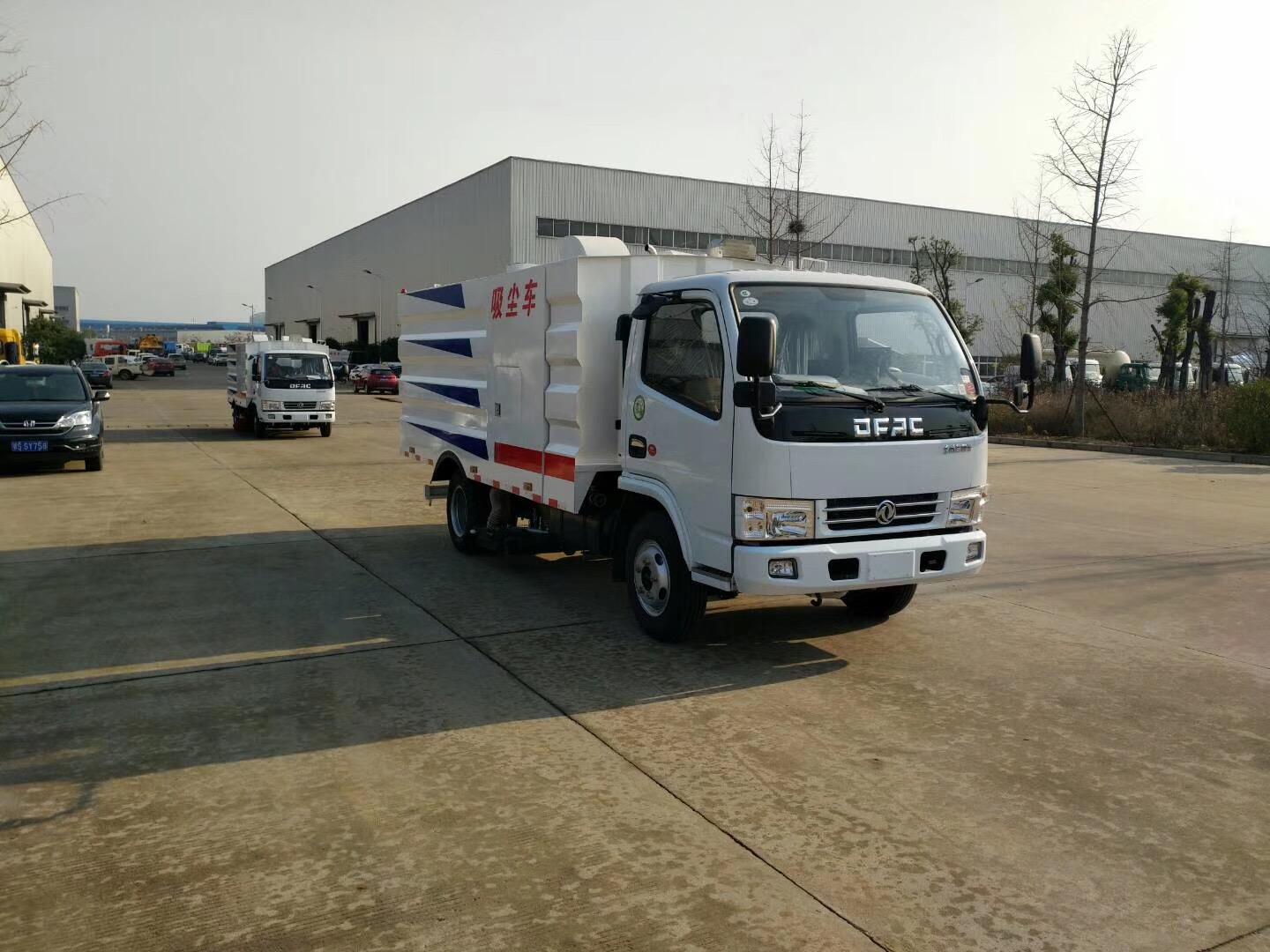 4方尘箱/1方水箱东风吸尘车