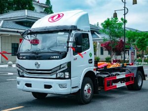 国六东风多利卡8方车厢可卸式（钩臂）垃圾车