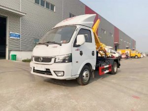 东风途逸国六汽油3~4方车厢可卸（钩臂）式垃圾车
